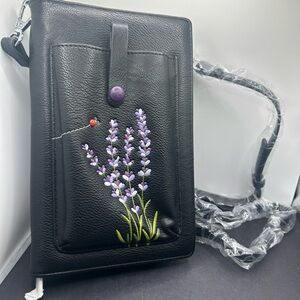 Espe brand Meadow iSmart Pocket is a crossbody purse